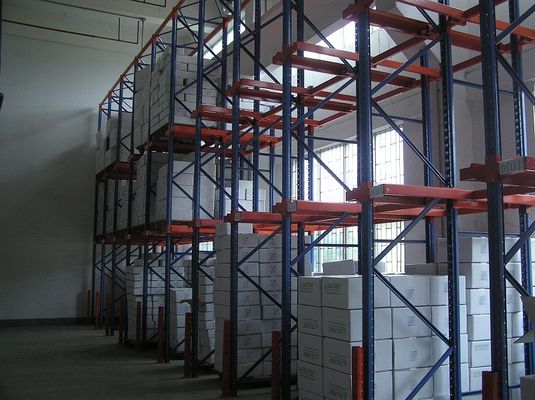 ซื้อ รถยกพาเลท Drive In Racking สำหรับผลิตภัณฑ์หมุนเวียนที่เป็นเนื้อเดียวกัน การผลิตออนไลน์
